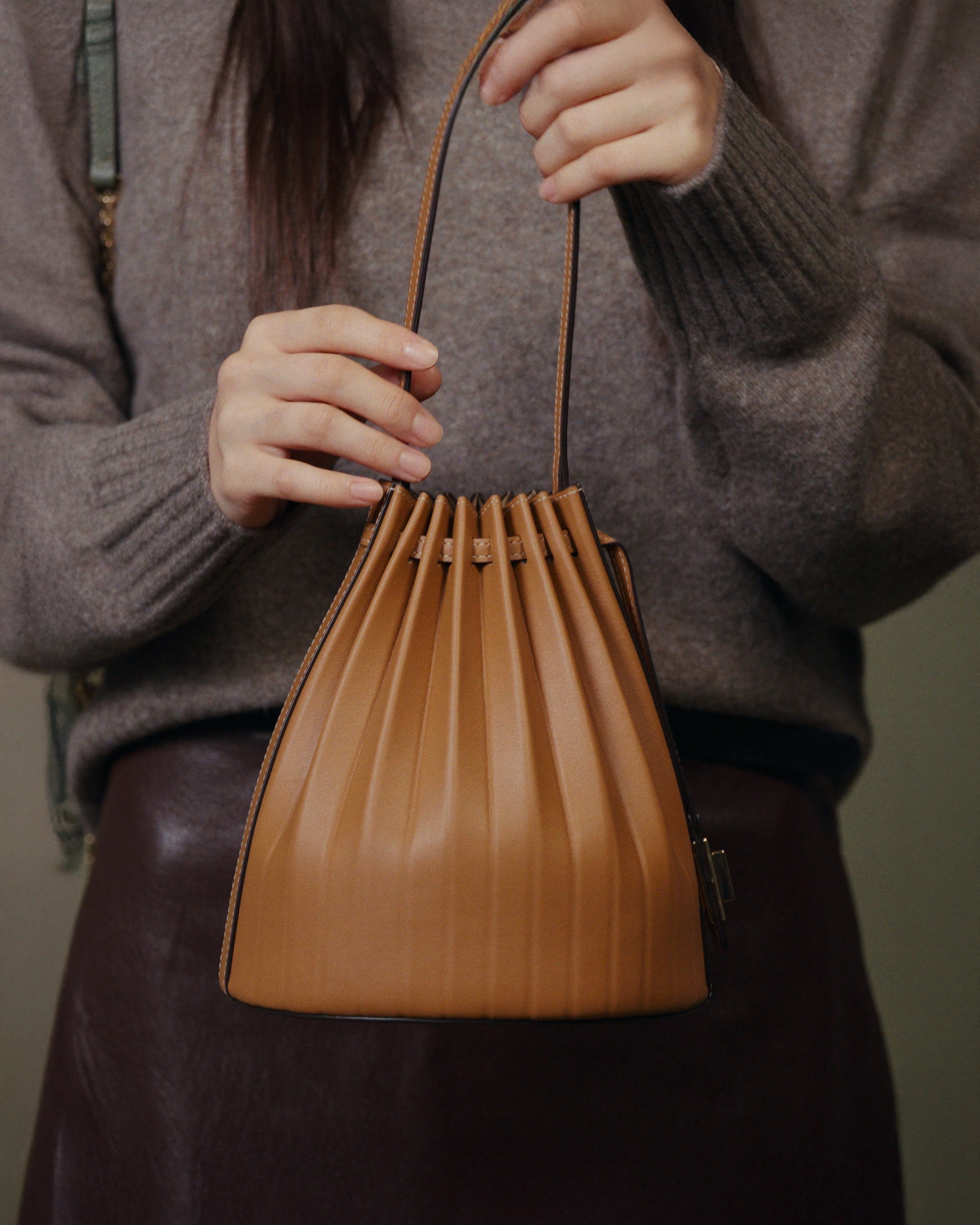 Flaum Bucket Bag Brown - PLEATICA