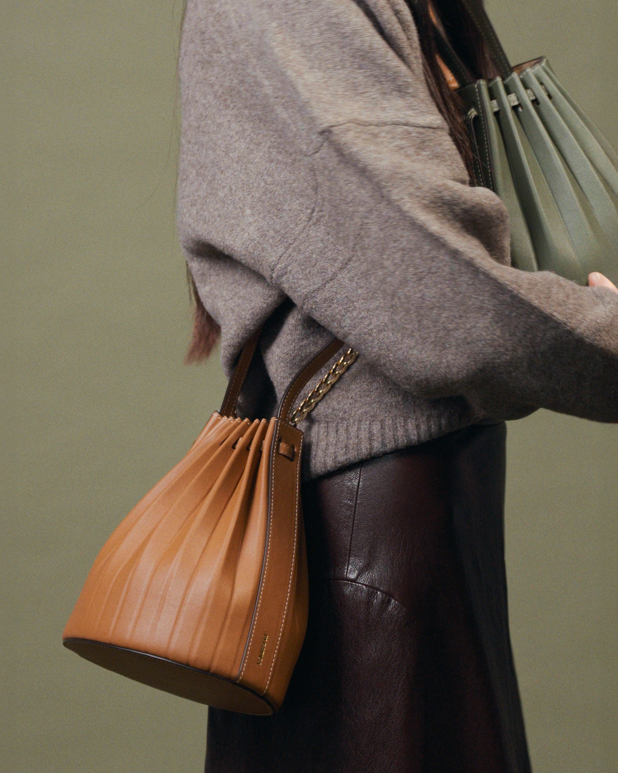 Flaum Bucket Bag Brown - PLEATICA